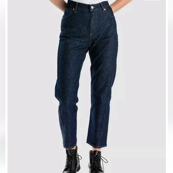 Levi's Denim - Ladies LEVIS engineered tapered leg jeans Big E sold out style